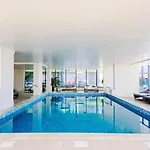 Апартаменты Alezzy Cu Piscina Incalzita Jacuzzy Sauna