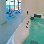 Апартаменты Alezzy Cu Piscina Incalzita Jacuzzy Sauna