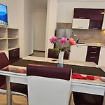 Апартаменты Alezzy Cu Piscina Incalzita Jacuzzy Sauna *