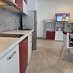 Апартаменты Alezzy Cu Piscina Incalzita Jacuzzy Sauna