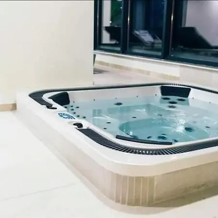 Alezzy Cu Piscina Incalzita Jacuzzy Sauna Năvodari