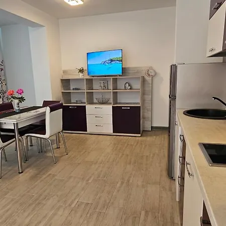 Alezzy Beach Cu Piscina Incalzita Jacuzzy Sauna Apartmán *
