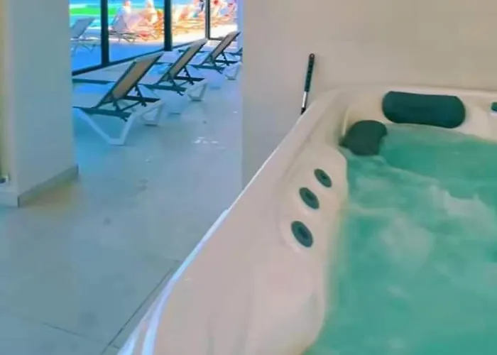 Apartman Alezzy Cu Piscina Incalzita Jacuzzy Sauna